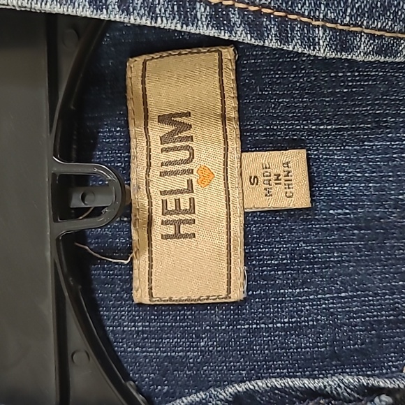 4/$25 Helium brand denim jacket size small like new no stains - Picture 3 of 8